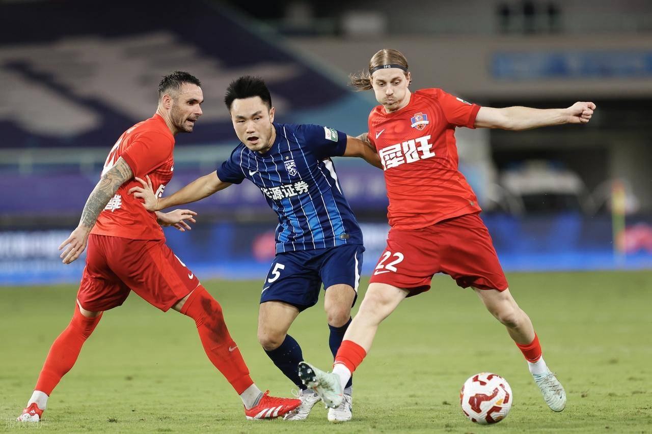 开云官方入口-赛后武汉三镇调整名单以备社区盾，扳平良机环节打磨，压力陡增，球队文化再被提及的简单介绍