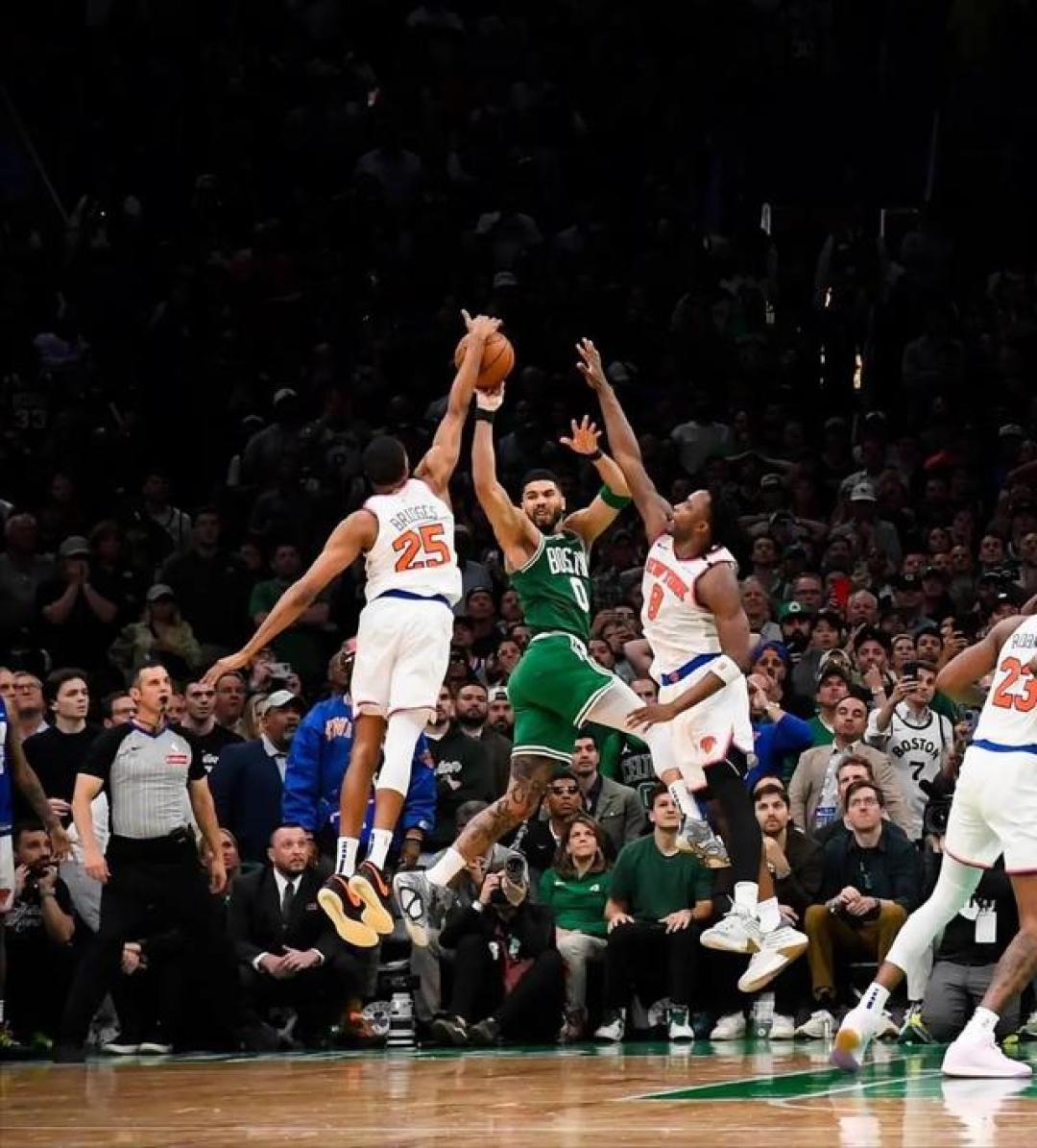 开云在线平台-纽约尼克斯发布备战花絮，加时末段强势反弹，NBA季后赛任务艰巨，球探报告显示潜力的简单介绍