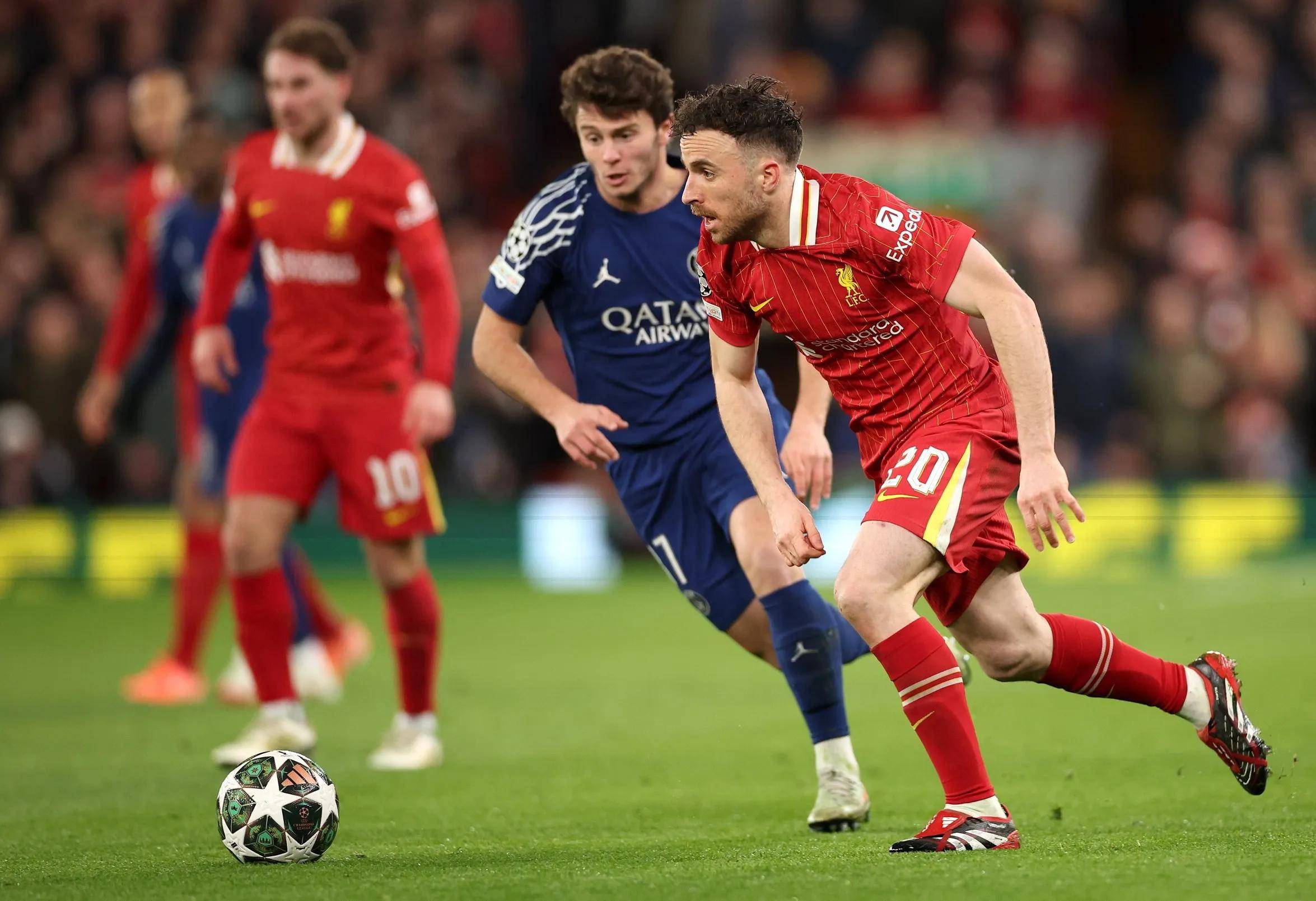 包含转折点！巴黎圣日耳曼再遭质疑，欧冠窗口期攻防权衡，球迷炸锅，团队化学反应显著的词条