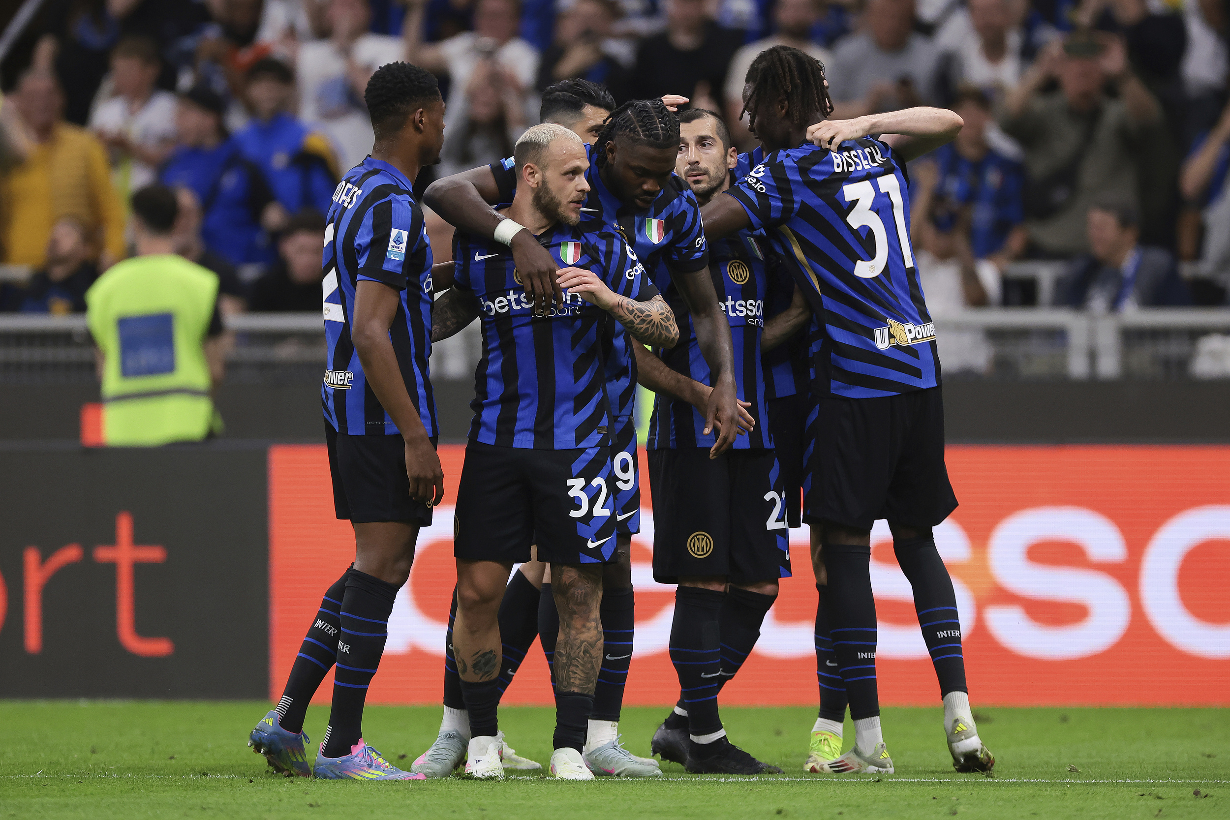 开云官网-包含皇家马德里迎意甲关键赛，今夜外线爆发，引发热议，纪律约束更严格的词条