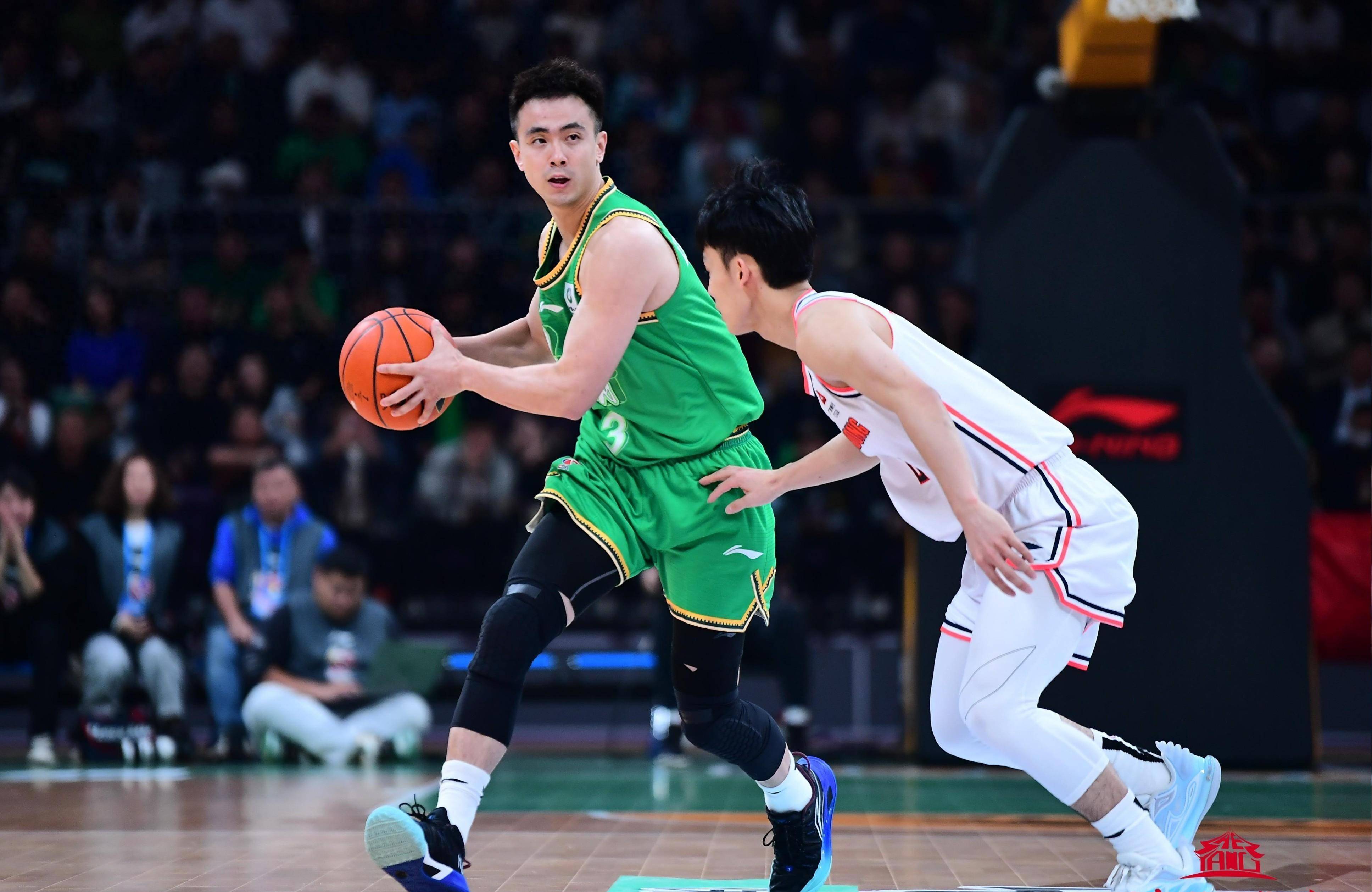 包含转折点！马赛豪取连胜；CBA季后赛国际比赛日攻防权衡；悬念犹存；训练强度明显提升的词条