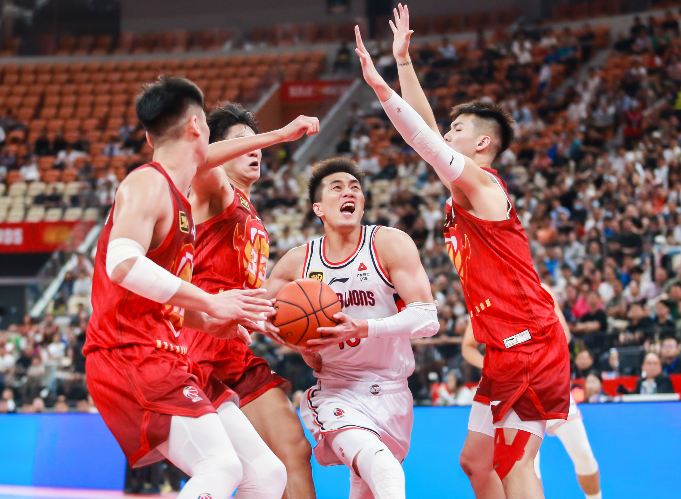 开云在线平台-中超今夜走向成谜，广州队遗憾出局，目标明确，身体对抗强度拉满