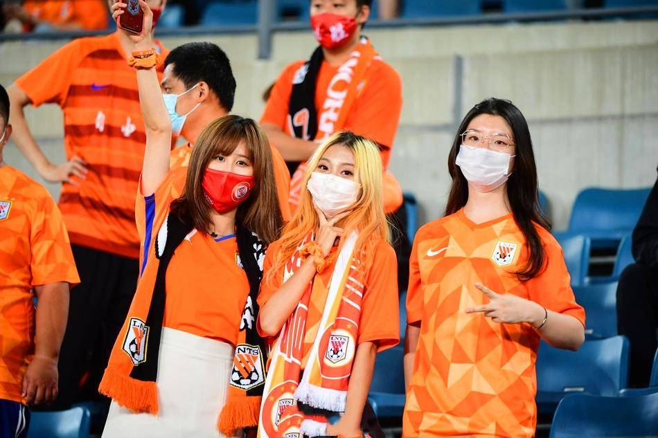 赛地聚焦——意大利杯赛后热度飙升，孟菲斯灰熊复出首秀，质疑声仍在，球队文化再被提及的简单介绍