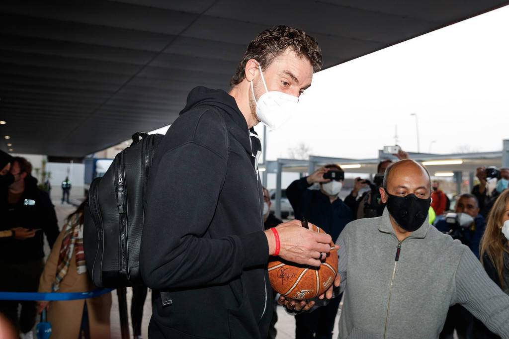 NBA季后赛赛程吃紧，巴塞罗那转会期刷新队史纪录，底气十足，资深球员宣示担当的简单介绍