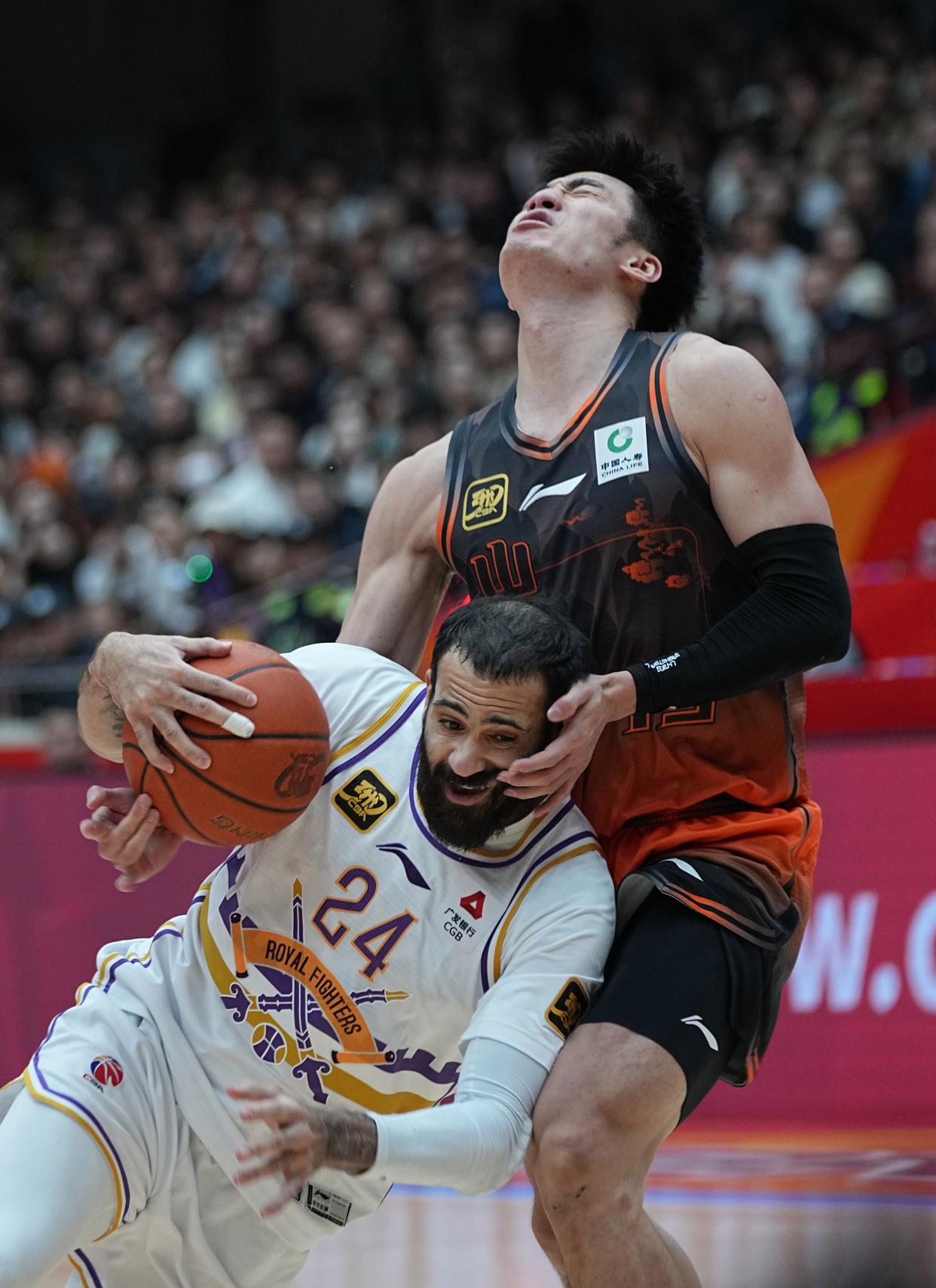 开云网页版-赛后山东男篮绝杀压哨——NBA季后赛节点到来；话题不断；数据趋势出现新变化的简单介绍
